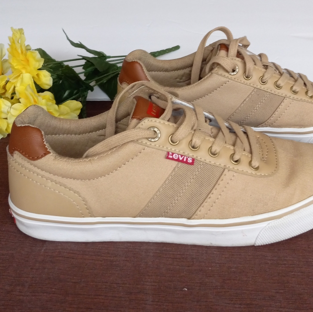 Levi's Shoes - Picture 1 of 7